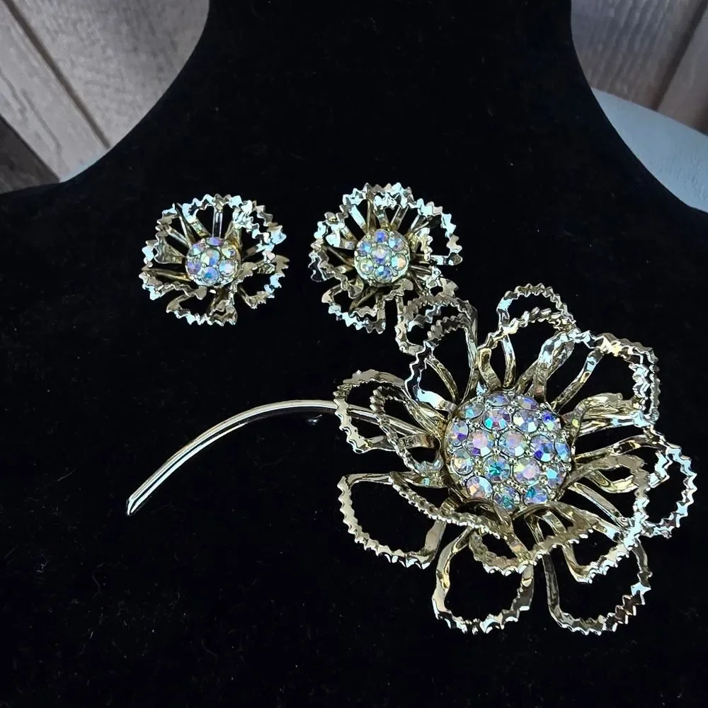 Sarah Coventry Allusion 1968 AB Brooch & Clip Earrings Set w/ Box.